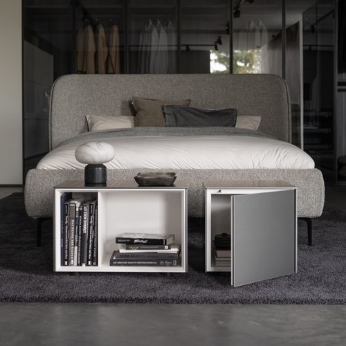 Современный ночной столик - BETT - Kettnaker GmbH & Co. KG Möbel-Manufaktur - из лакированной древесины / прямоугольный / со встроенным ящиком