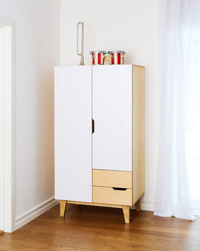 Современный шкаф для одежды - HUH - Radis Furniture - из фанеры / из березы / с распашными дверями