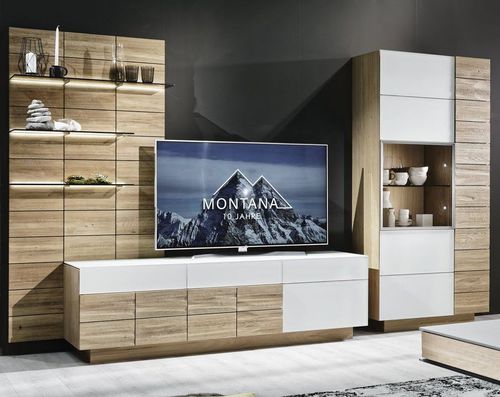 Современный настенный комплект для ТВ - V-Montana  - Voglauer Möbelwerk Gschwandtner & Zwilling GmbH & Co. KG - из дуба / из орехового дерева / из стекла