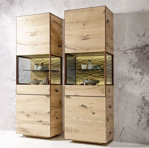 Современный стеклянный шкаф - V-Cube - Voglauer Möbelwerk Gschwandtner & Zwilling GmbH & Co. KG - из дуба / из металла / с подсветкой