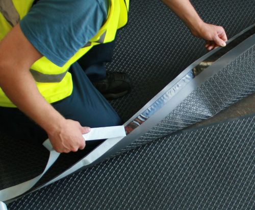 Напольное покрытие из полипропилена - DampSafe 601 Slinline - Newton Waterproofing Systems - для интерьера / для сектора услуг / в рулонах